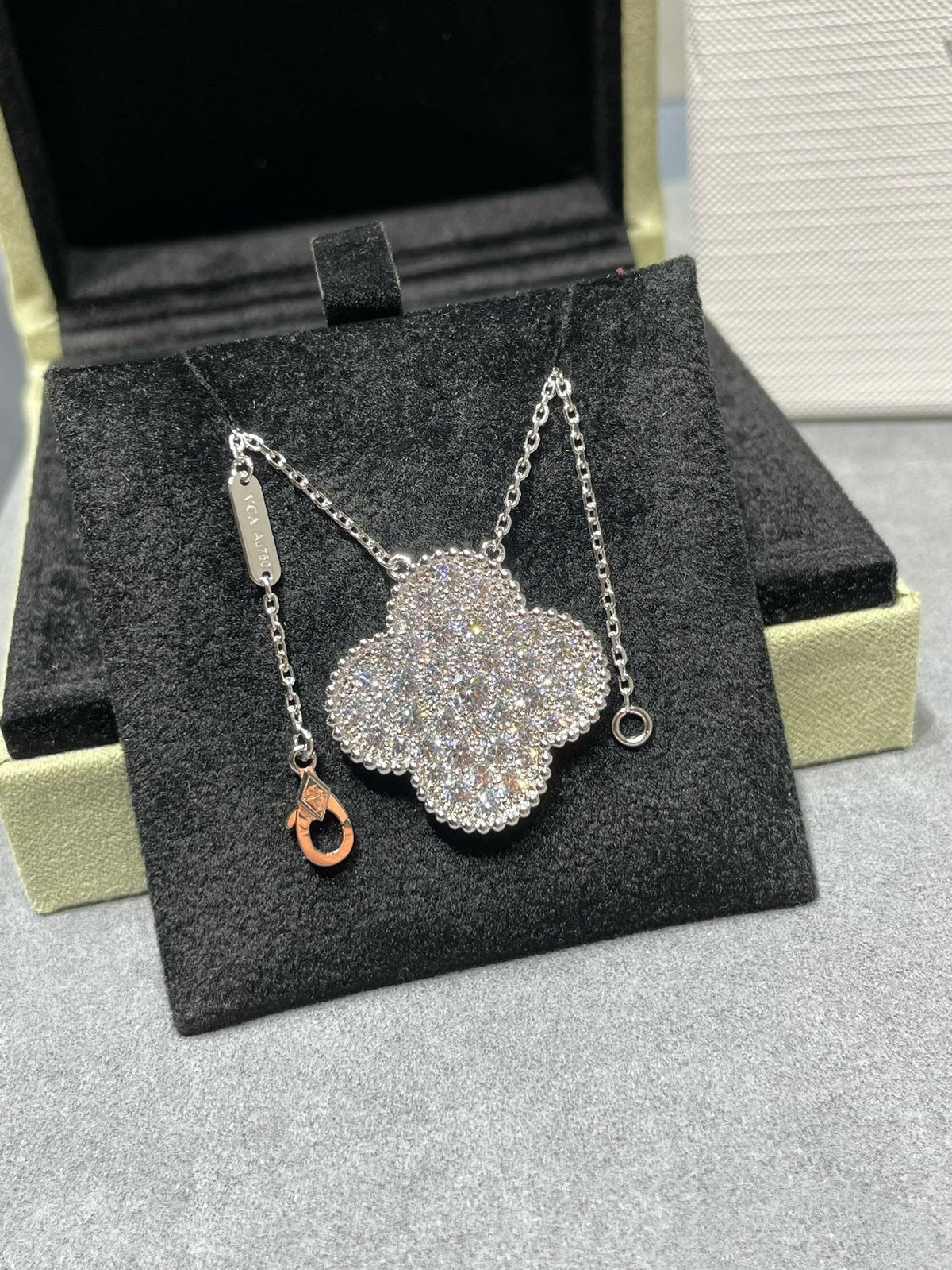 [Glow Muse]CLOVER 25MM LARGE PENDANT DIAMOND PAVED SILVER NECKLACE