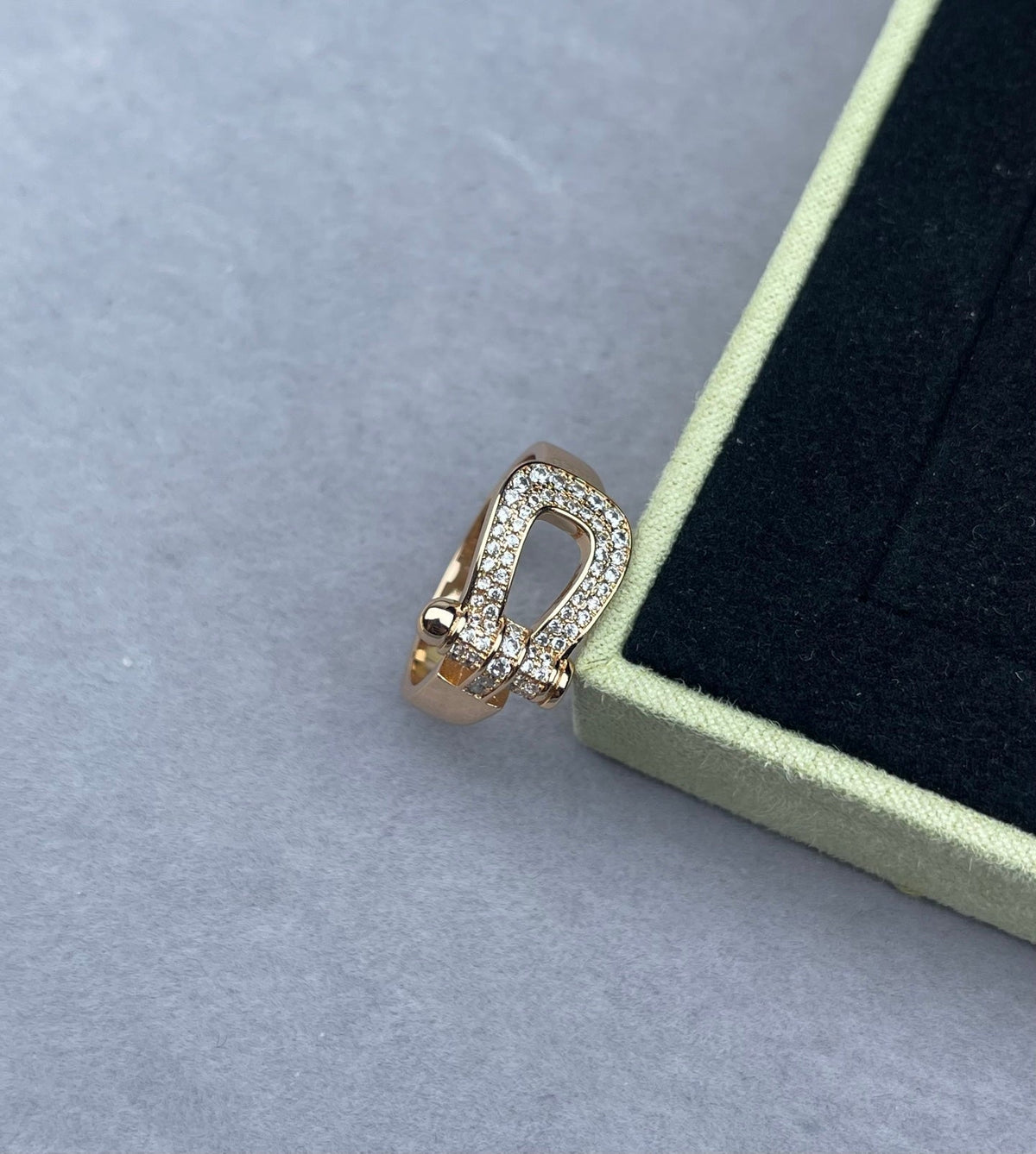 [Glow Muse]Wide Hoof-Shaped Diamond-Studded Ring
