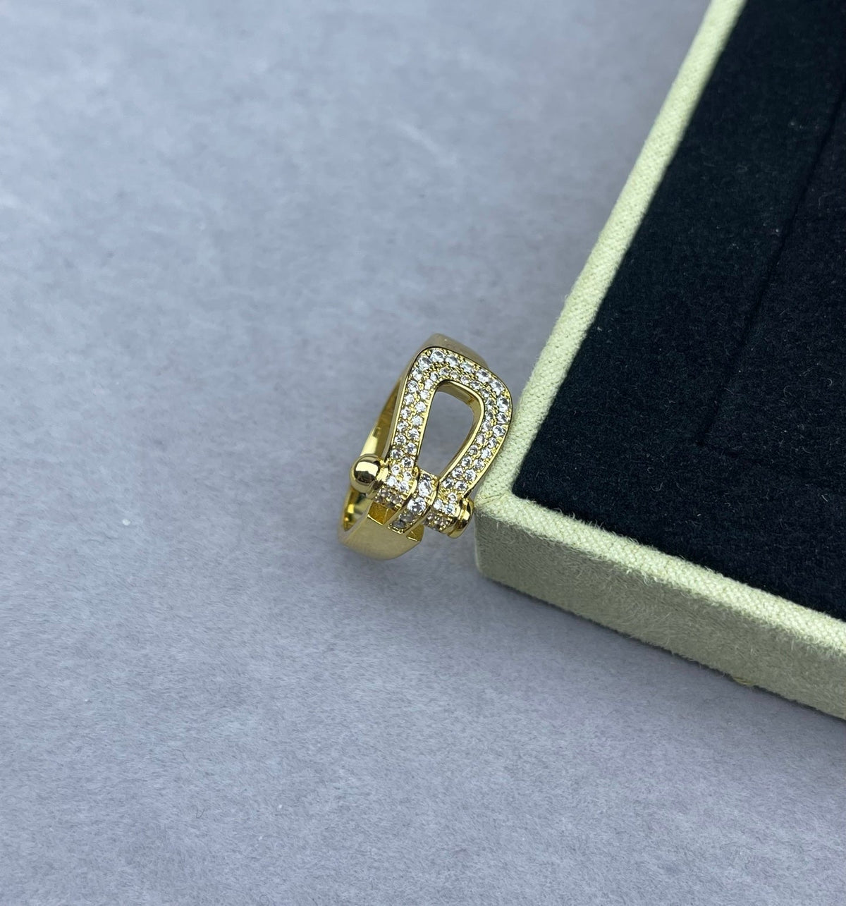 [Glow Muse]Wide Hoof-Shaped Diamond-Studded Ring