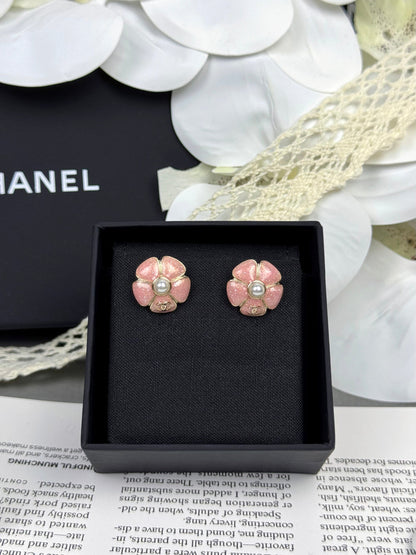 [Glow Muse]26C Pink Camellia Pearl Enamel Stud Earrings