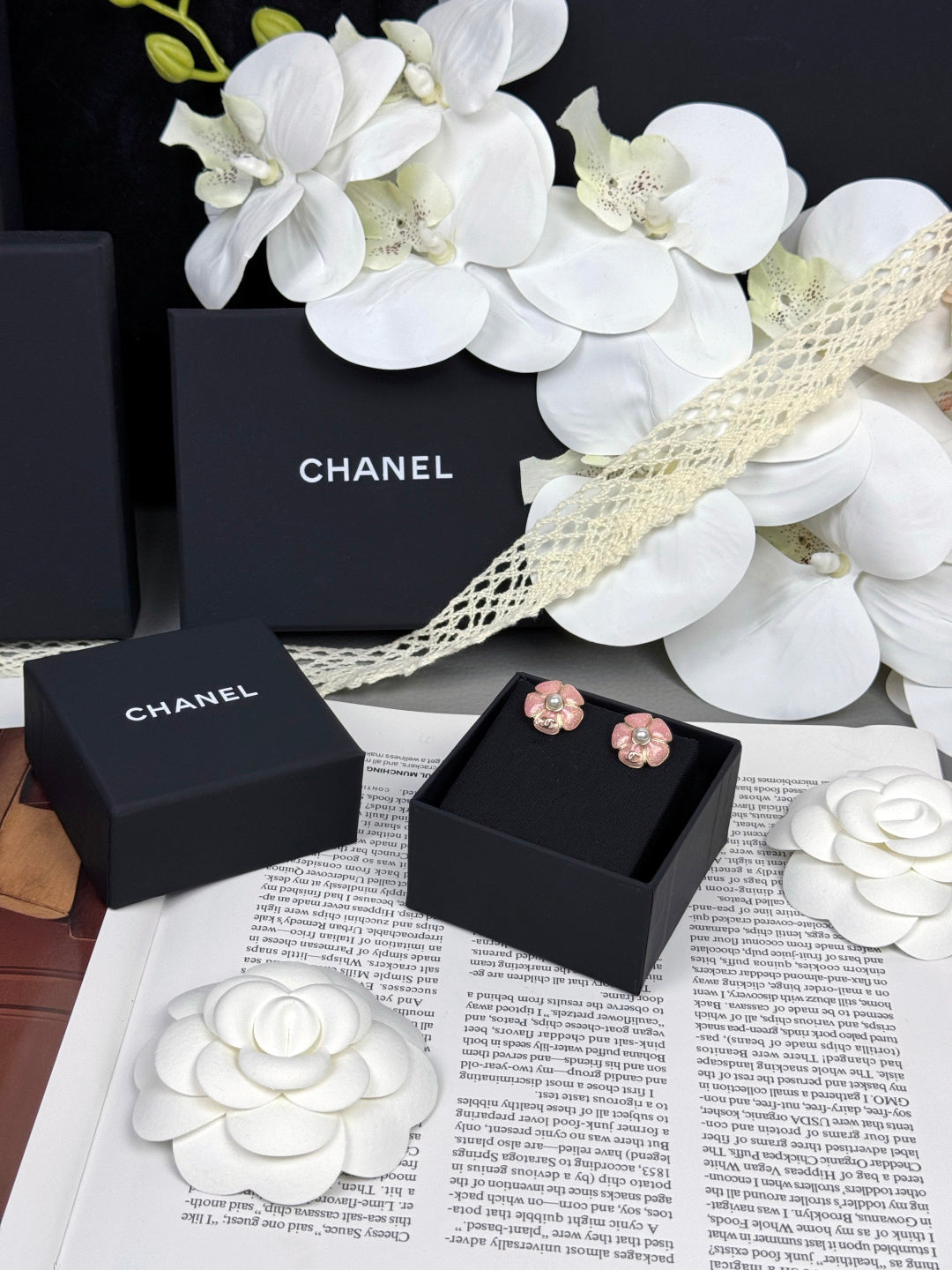 [Glow Muse]26C Pink Camellia Pearl Enamel Stud Earrings