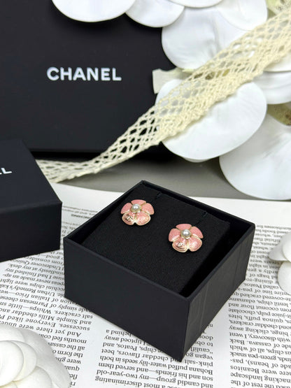[Glow Muse]26C Pink Camellia Pearl Enamel Stud Earrings
