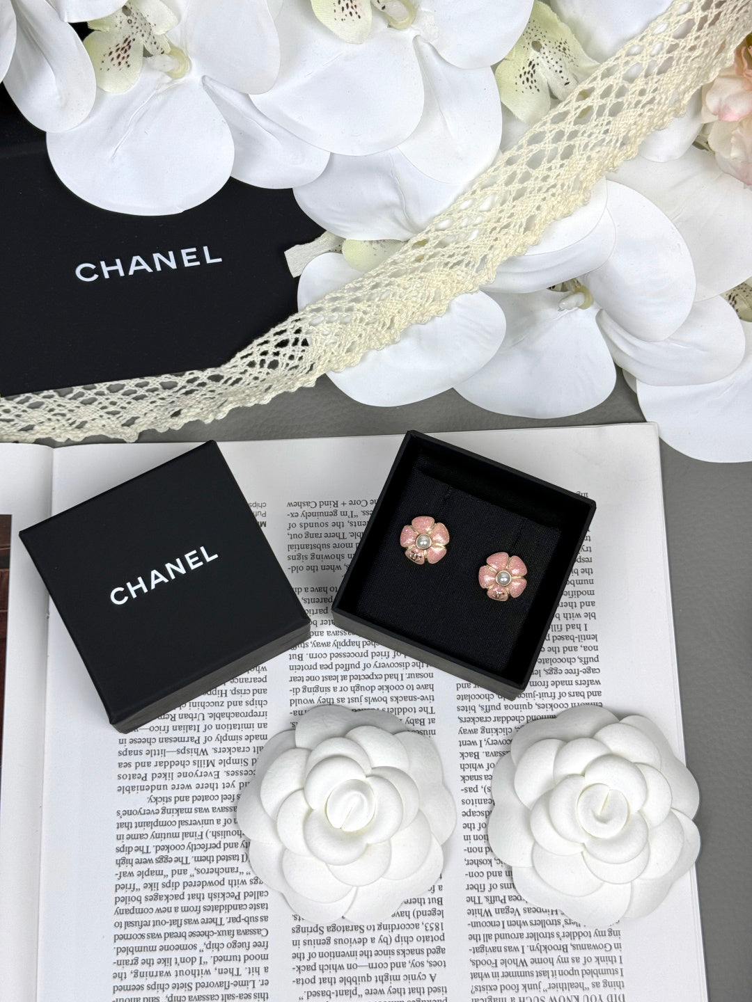 [Glow Muse]26C Pink Camellia Pearl Enamel Stud Earrings