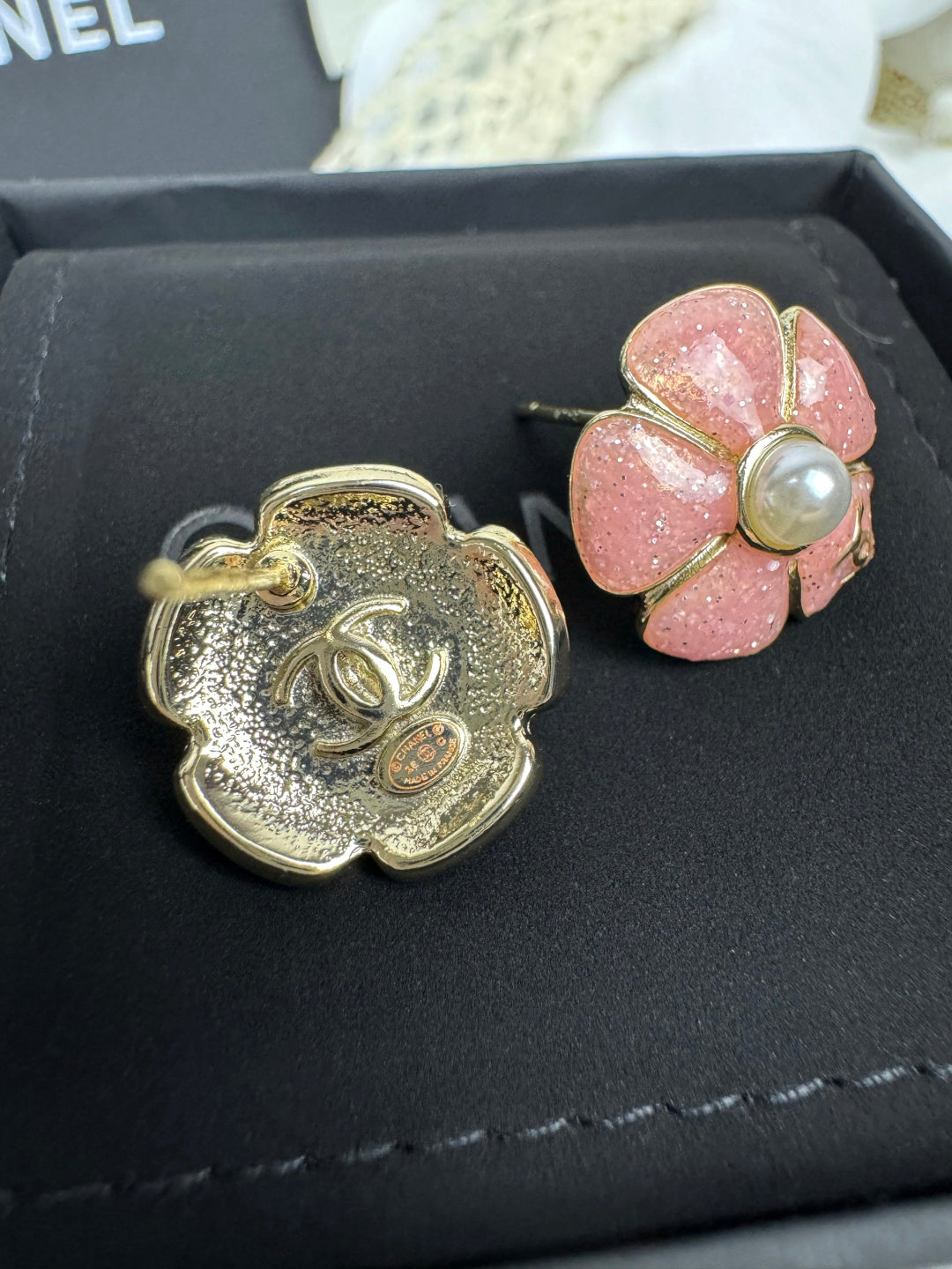 [Glow Muse]26C Pink Camellia Pearl Enamel Stud Earrings