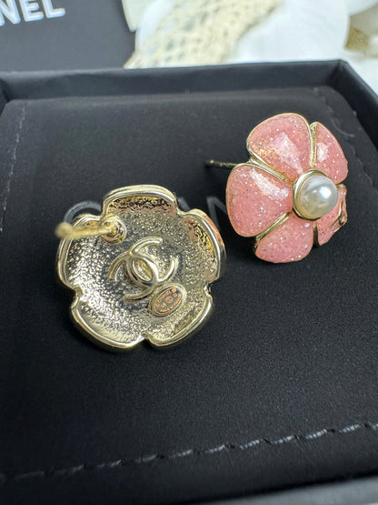 [Glow Muse]26C Pink Camellia Pearl Enamel Stud Earrings