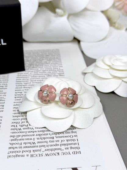 [Glow Muse]26C Pink Camellia Pearl Enamel Stud Earrings