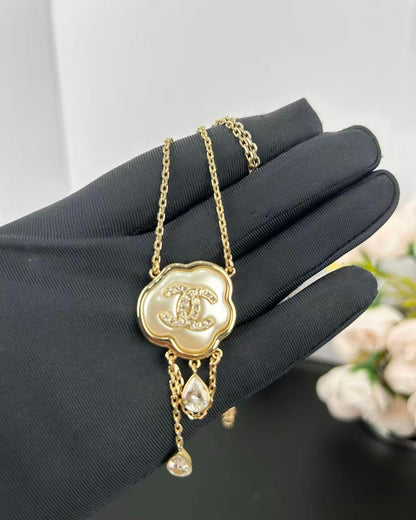 [Glow Muse]Cloud Pearl Mother-of-Pearl Diamond Chain Pendant Necklace