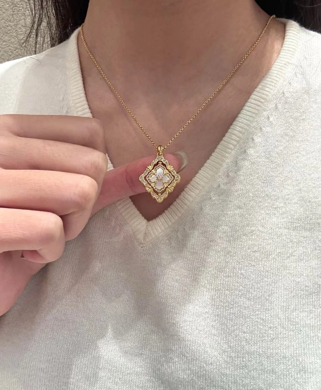 [⭐Glow Muse] B.C.L ENAMEL ROTATING SINGLE-DIAMOND NECKLACE（Various colors）
