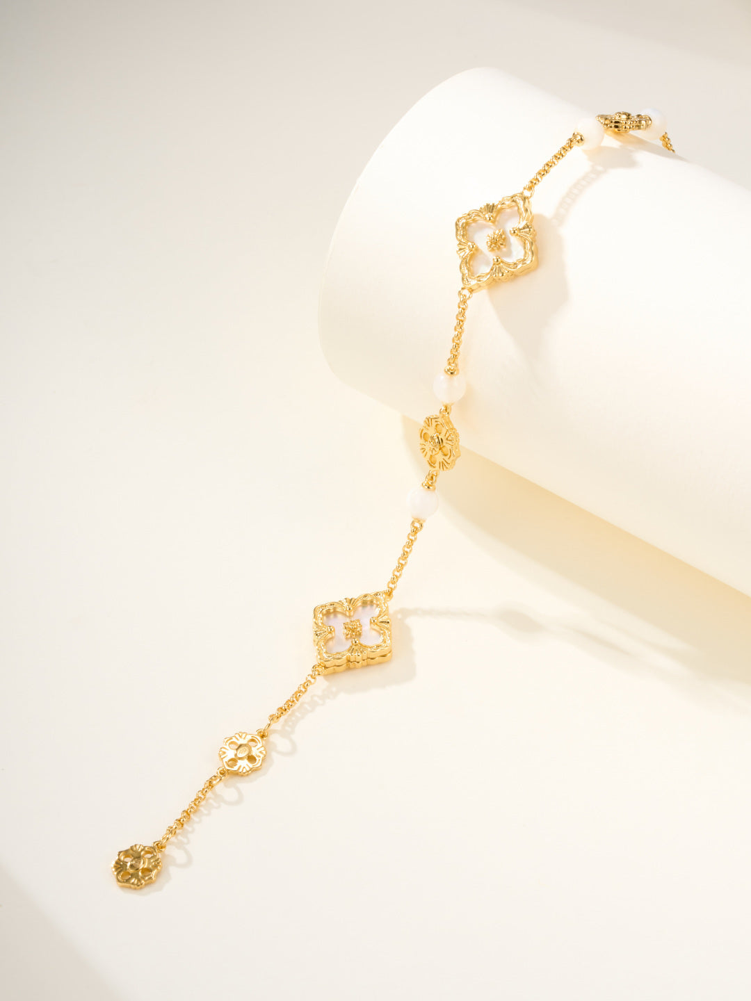 [⭐Glow Muse]B.C.L ENAMELED Three-Flower Bracelet（Trumpet)