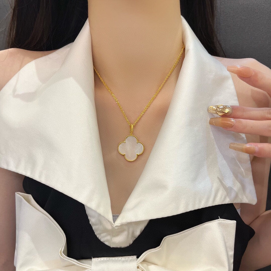 [Glow Muse]CLOVER 25MM MOP LARGE PENDANT NECKLACE