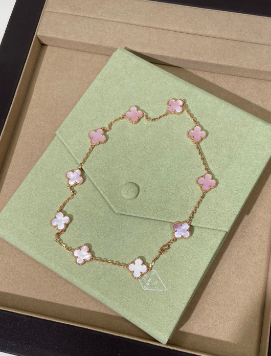 [Glow Muse Jewellery] Pink Necklace with Ten Clover Designs