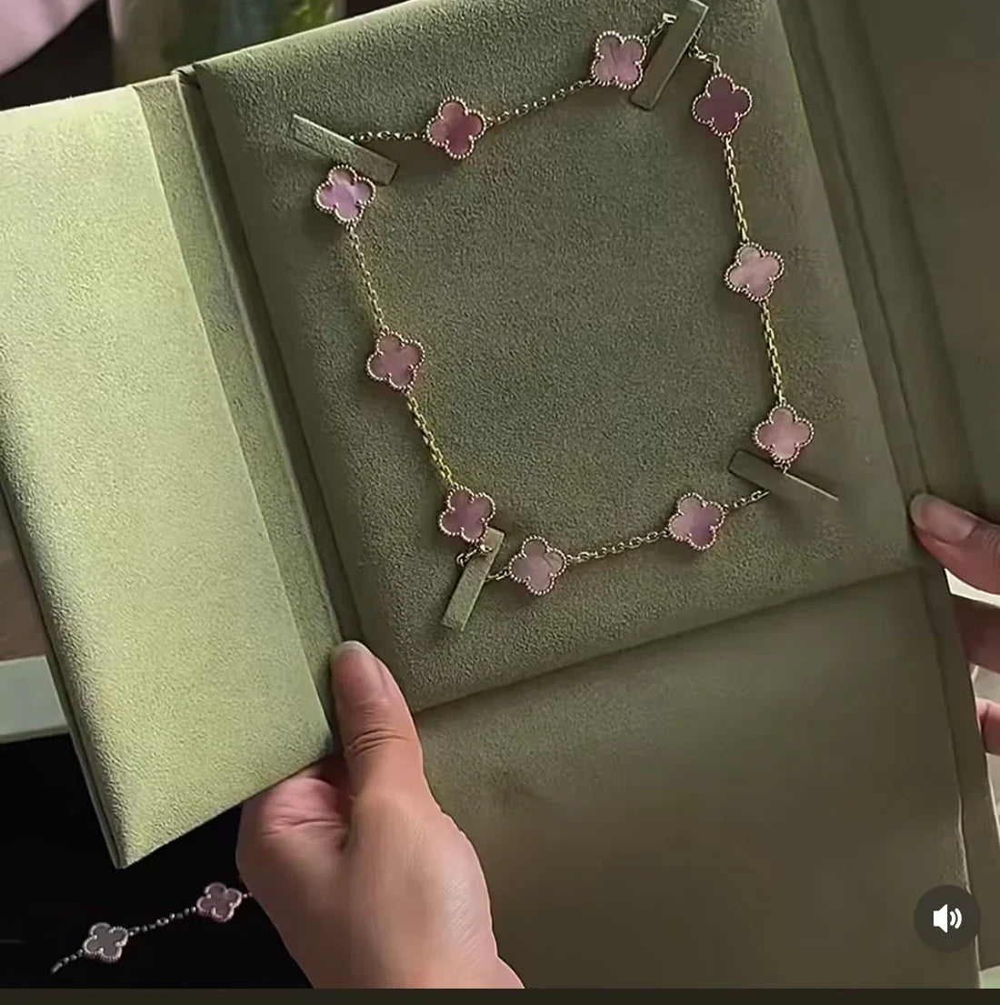 [Glow Muse Jewellery] Pink Necklace with Ten Clover Designs