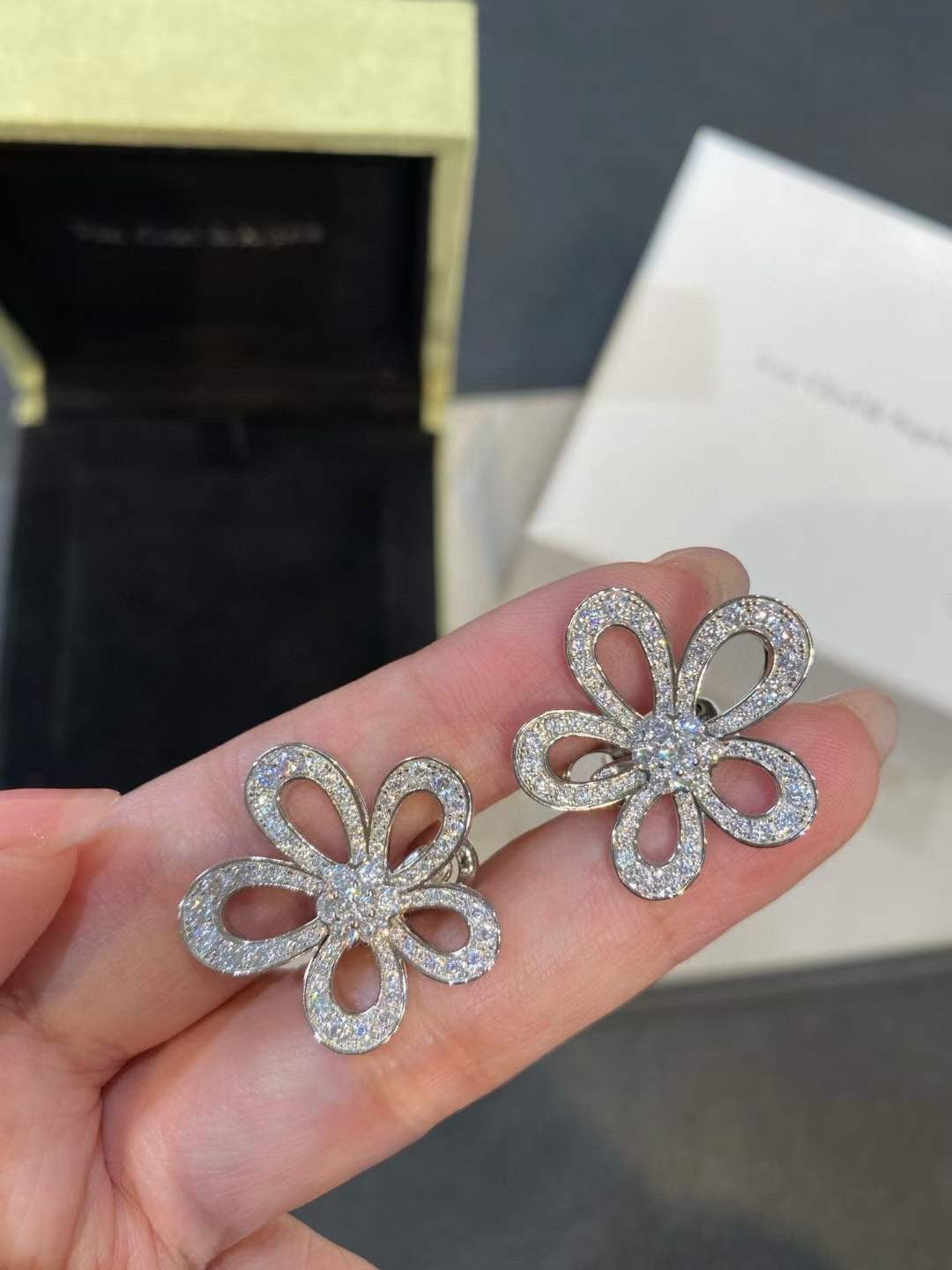 [⭐Glow Muse]FLOWERLACE EARRINGS FULL DIAMONDS