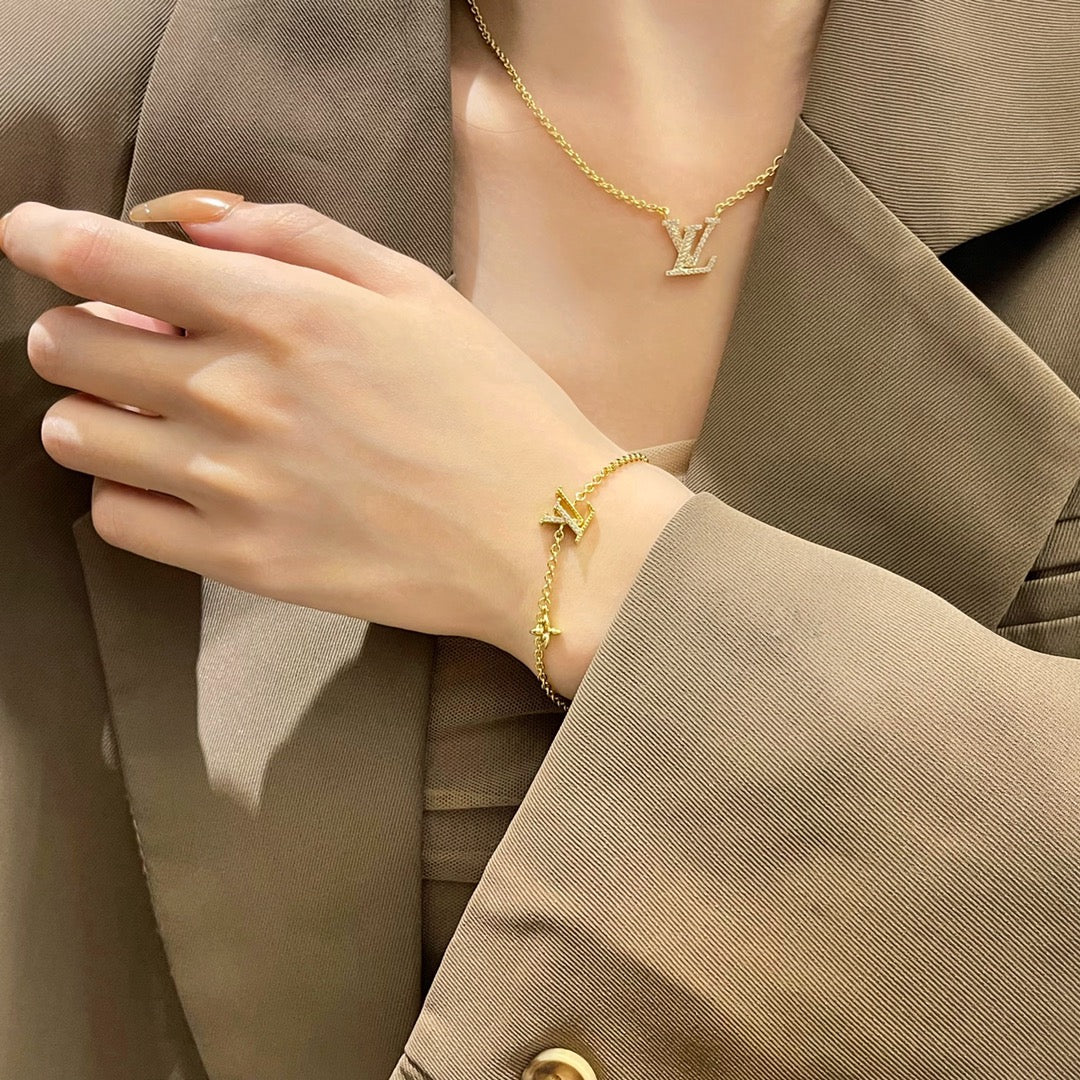 [Glow Muse]LOGO STAR MOTIF GOLD BRACELET
