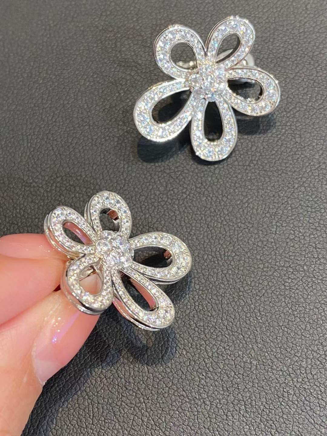 [⭐Glow Muse]FLOWERLACE EARRINGS FULL DIAMONDS