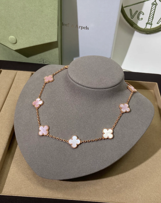 [Glow Muse Jewellery] Pink Necklace with Ten Clover Designs