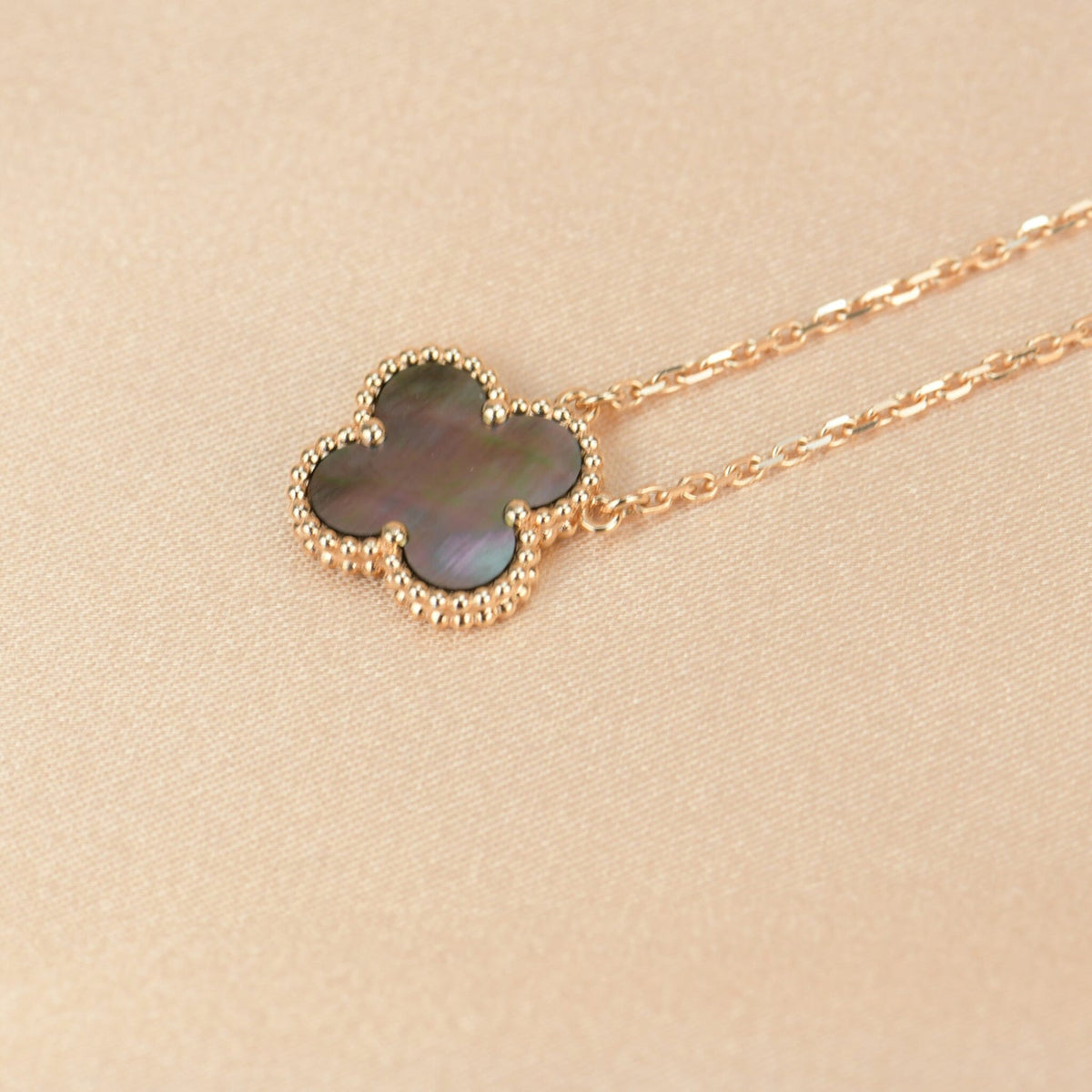 [Glow Muse]CLOVER 15MM  GRAY MOTHER OF PEARL NECKLACE