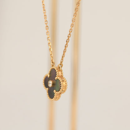 [Glow Muse]CLOVER 15MM DIAMOND AND MOTHER-OF-GREY NECKLACE