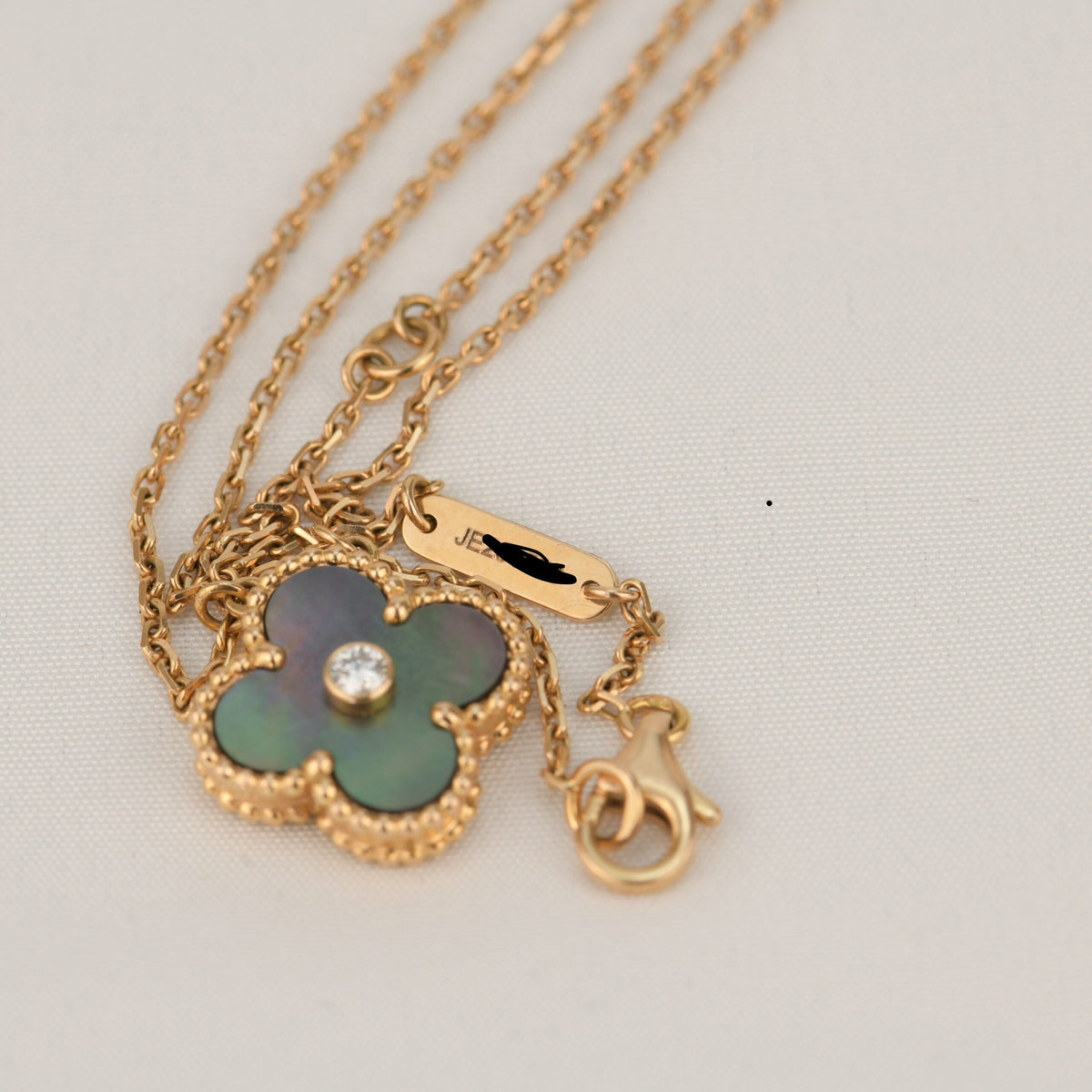 [Glow Muse]CLOVER 15MM DIAMOND AND MOTHER-OF-GREY NECKLACE