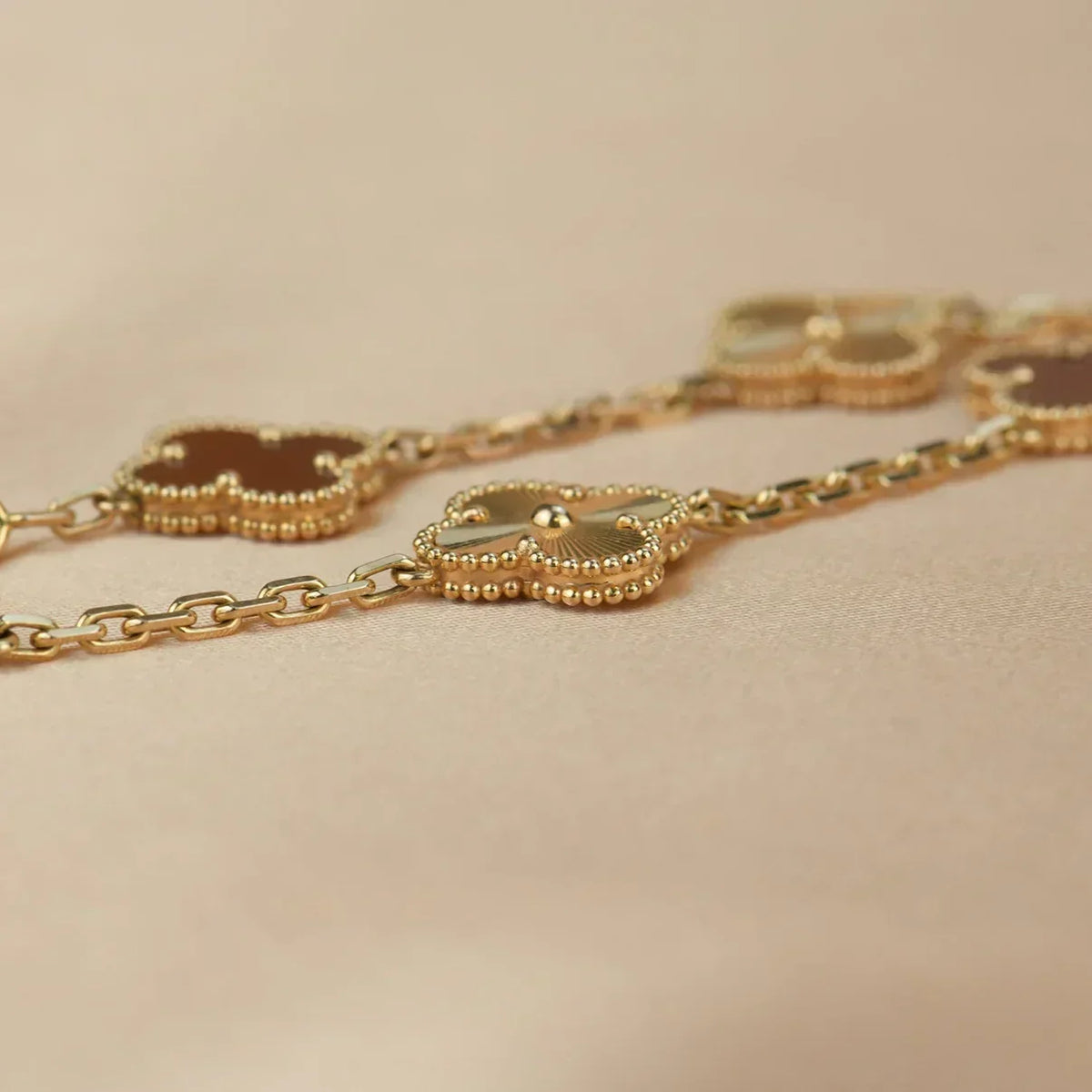 [⭐Glow Muse] CLOVER 5 MOTIF RED CORNELIAN BRACELET COLLECTION