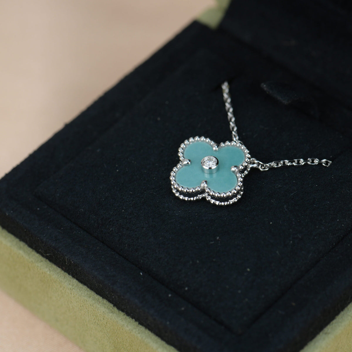 [Glow Muse]CLOVER 15MM DIAMOND SVRES PORCELAIN  NECKLACE SILVER