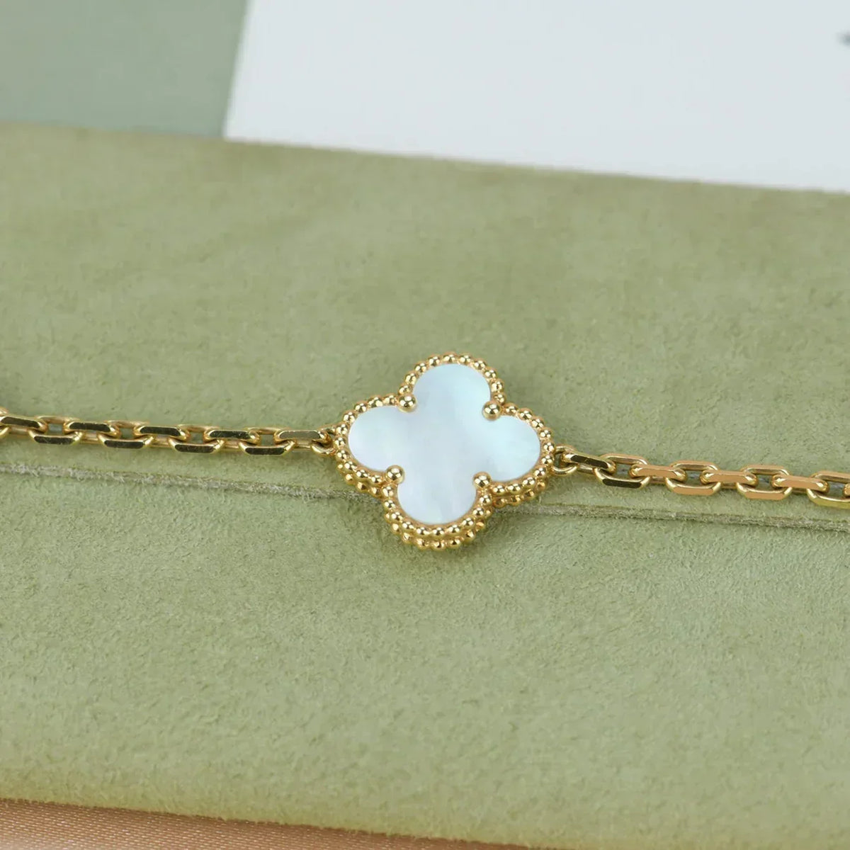 [⭐Glow Muse]CLOVER WHITE PEARL MOP 5 MOTIF BRACELET COLLECTION