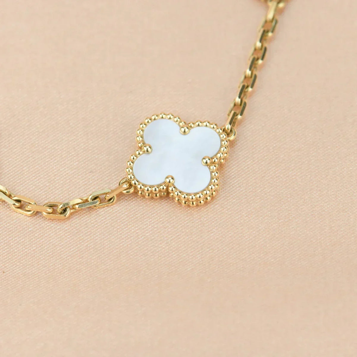 [⭐Glow Muse]CLOVER WHITE PEARL MOP 5 MOTIF BRACELET COLLECTION