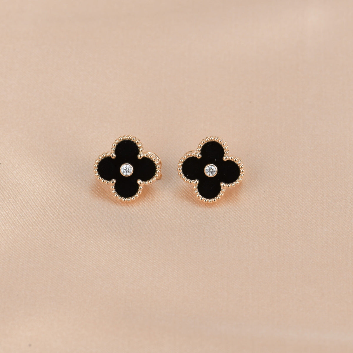 [Glow Muse]CLOVER MEDIUM 1 MOTIFS ONYX DIAMOND EARRINGS