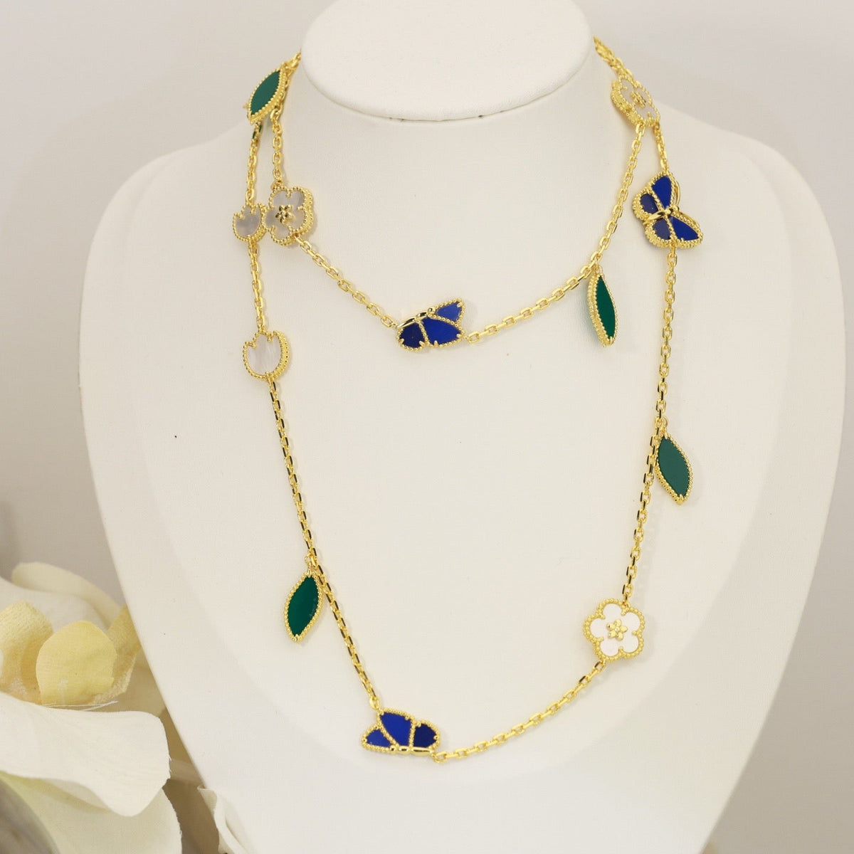 [Glow Muse]LUCKY SPRING BUTTERFLY 15 FLOWER NECKLACE