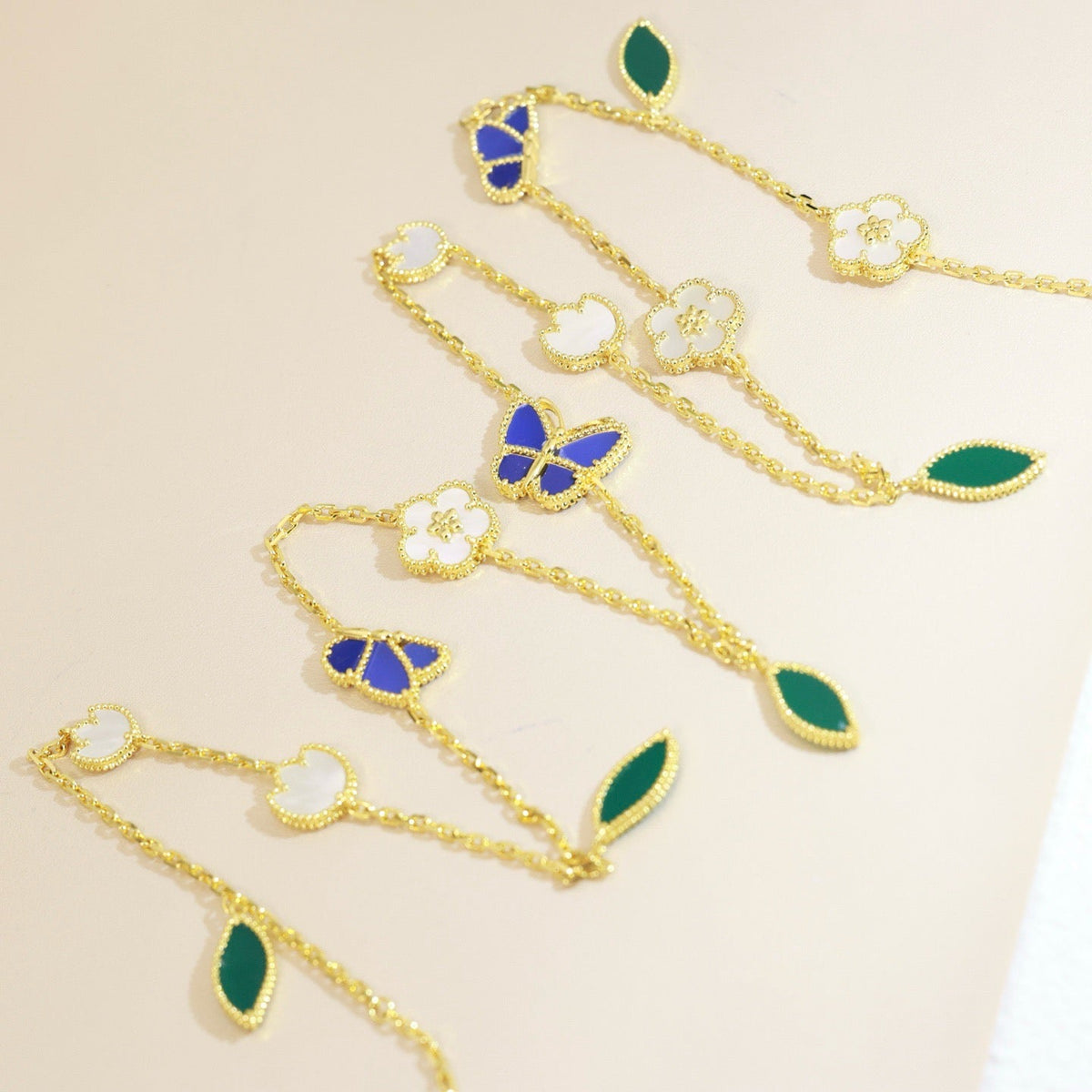 [Glow Muse]LUCKY SPRING BUTTERFLY 15 FLOWER NECKLACE