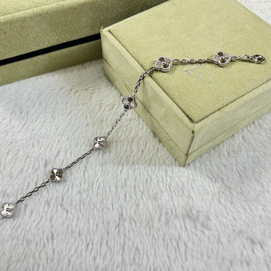 [Glow Muse]CLOVER 6 MOTIF DIAMOND BRACELET