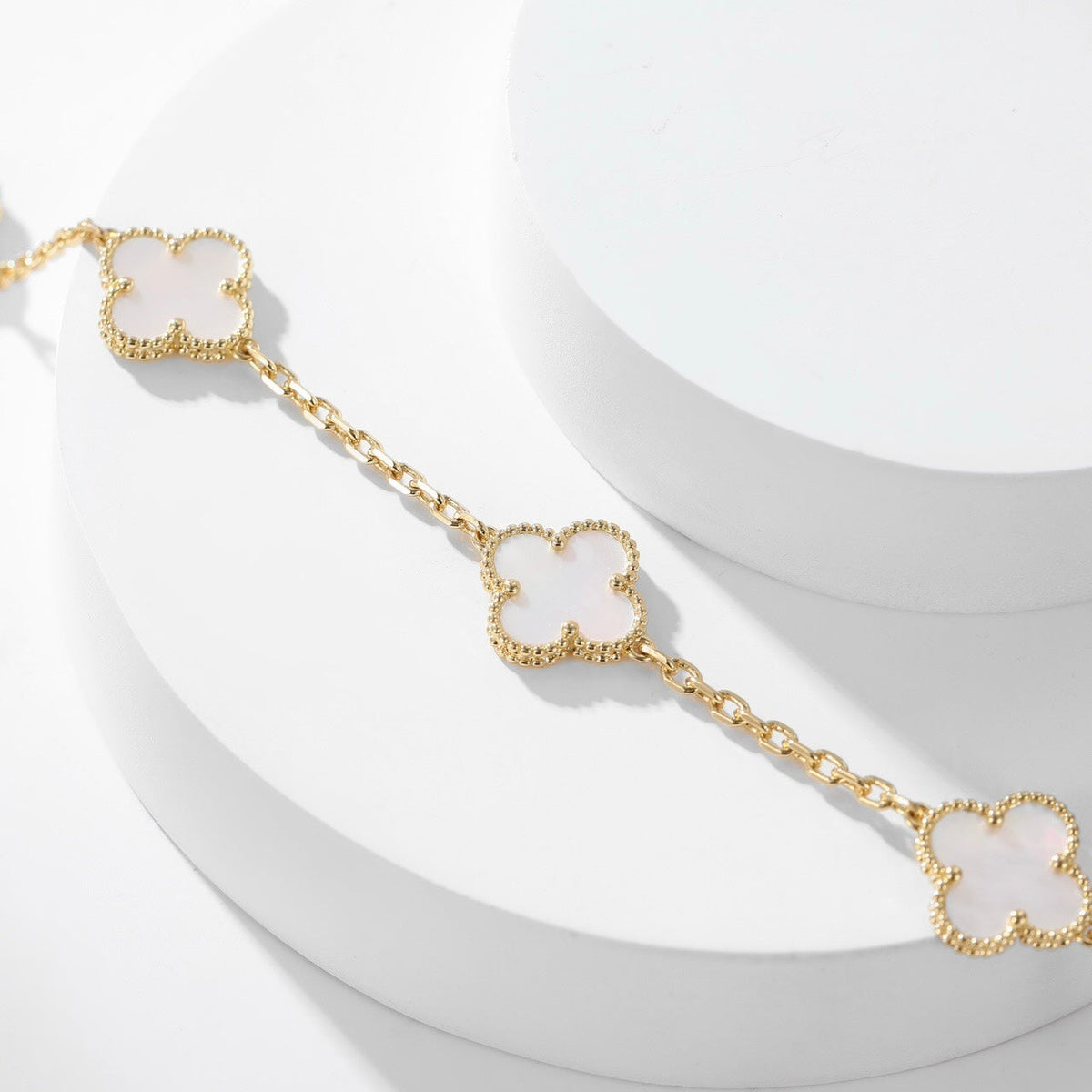 [Glow Muse]CLOVER 10 MOTIFS WHITE MOTHER OF PEARL NECKLACE