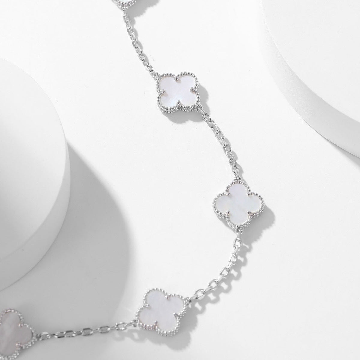 [Glow Muse]CLOVER 10 MOTIFS WHITE MOTHER OF PEARL NECKLACE