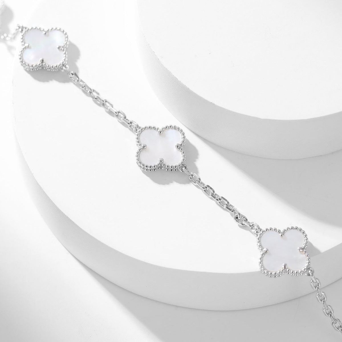 [Glow Muse]CLOVER 10 MOTIFS WHITE MOTHER OF PEARL NECKLACE