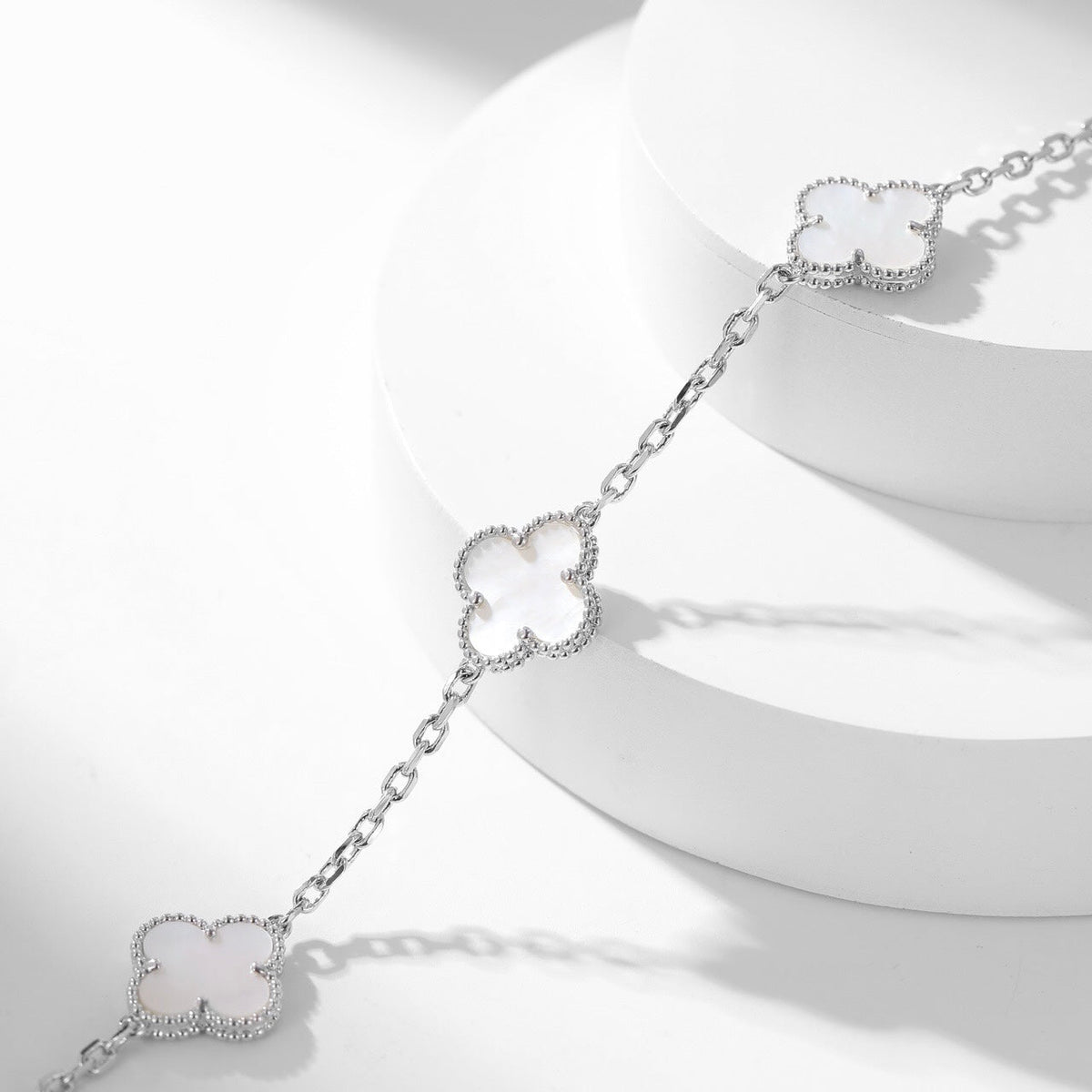 [Glow Muse]CLOVER 10 MOTIFS WHITE MOTHER OF PEARL NECKLACE