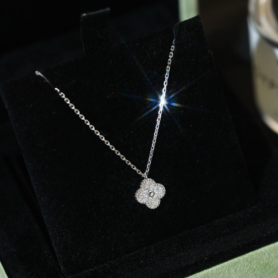 [Glow Muse]CLOVER MINI 9.5MM PENDANT DIAMOND NECKLACE