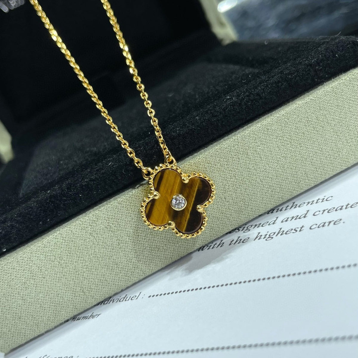 [Glow Muse]CLOVER 15MM DIAMOND AND YELLOW TIGER'S EYE AGATE necklace