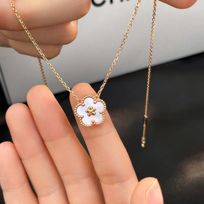 [Glow Muse]LUCKY  WHITE MOP  PLUM BLOSSOM NECKLACE