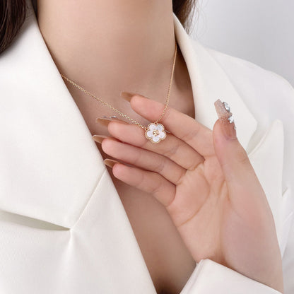 [Glow Muse]LUCKY  WHITE MOP  PLUM BLOSSOM NECKLACE