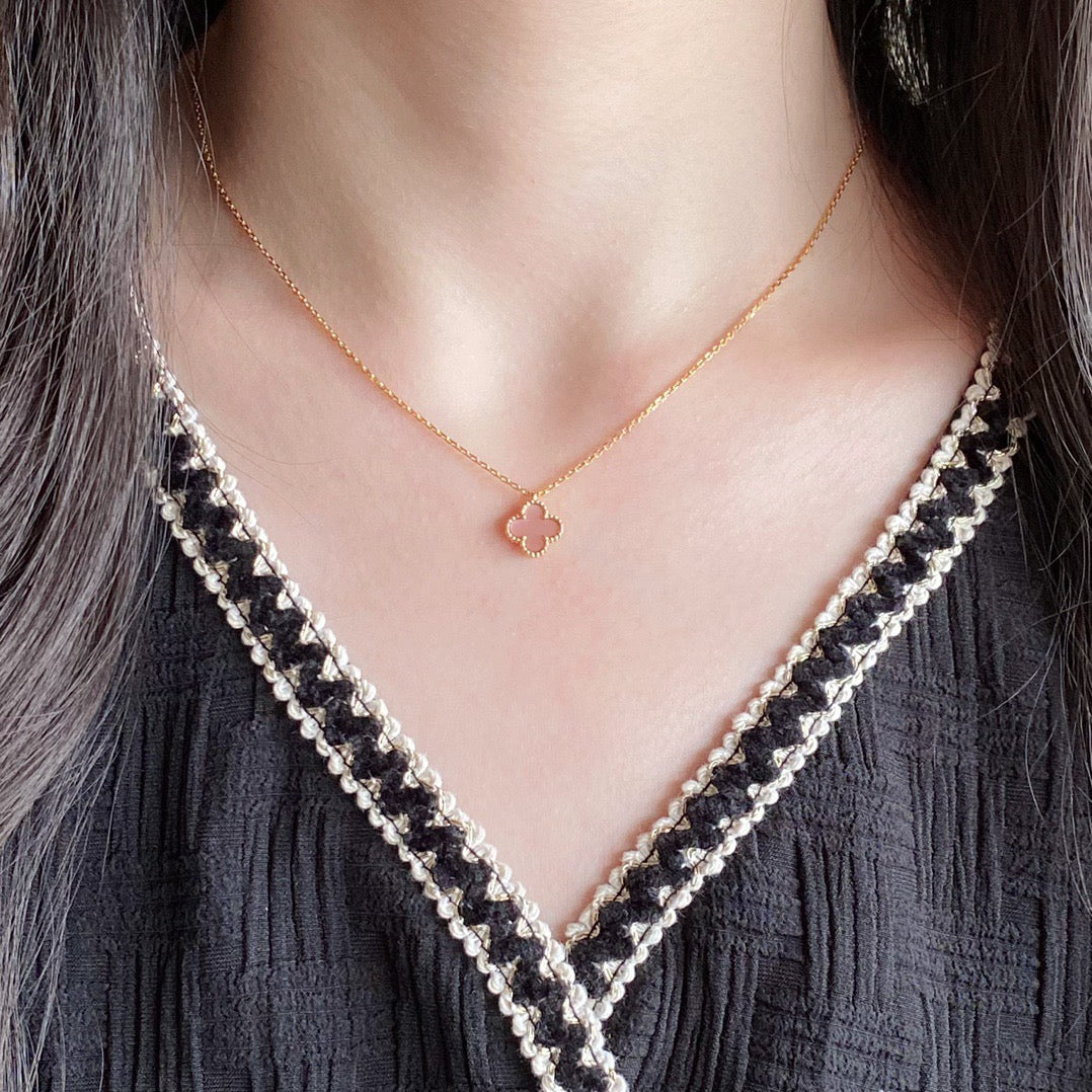 [Glow Muse]CLOVER 15MM PINK MOTHER-OF-PEARL SINGLE FLOWER NECKLACE