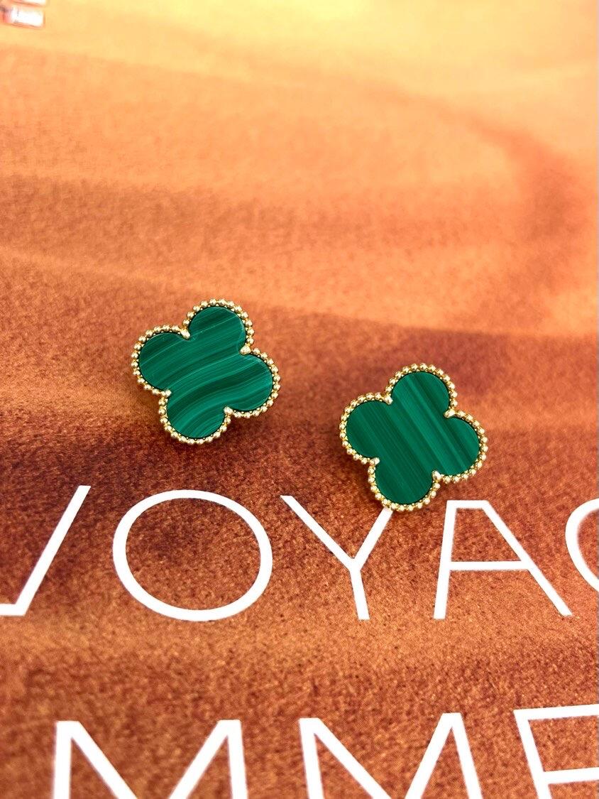 [Glow Muse] CLOVER LARGE (20mm) 1 MOTIFS GREENER MOP STUD EARRINGS