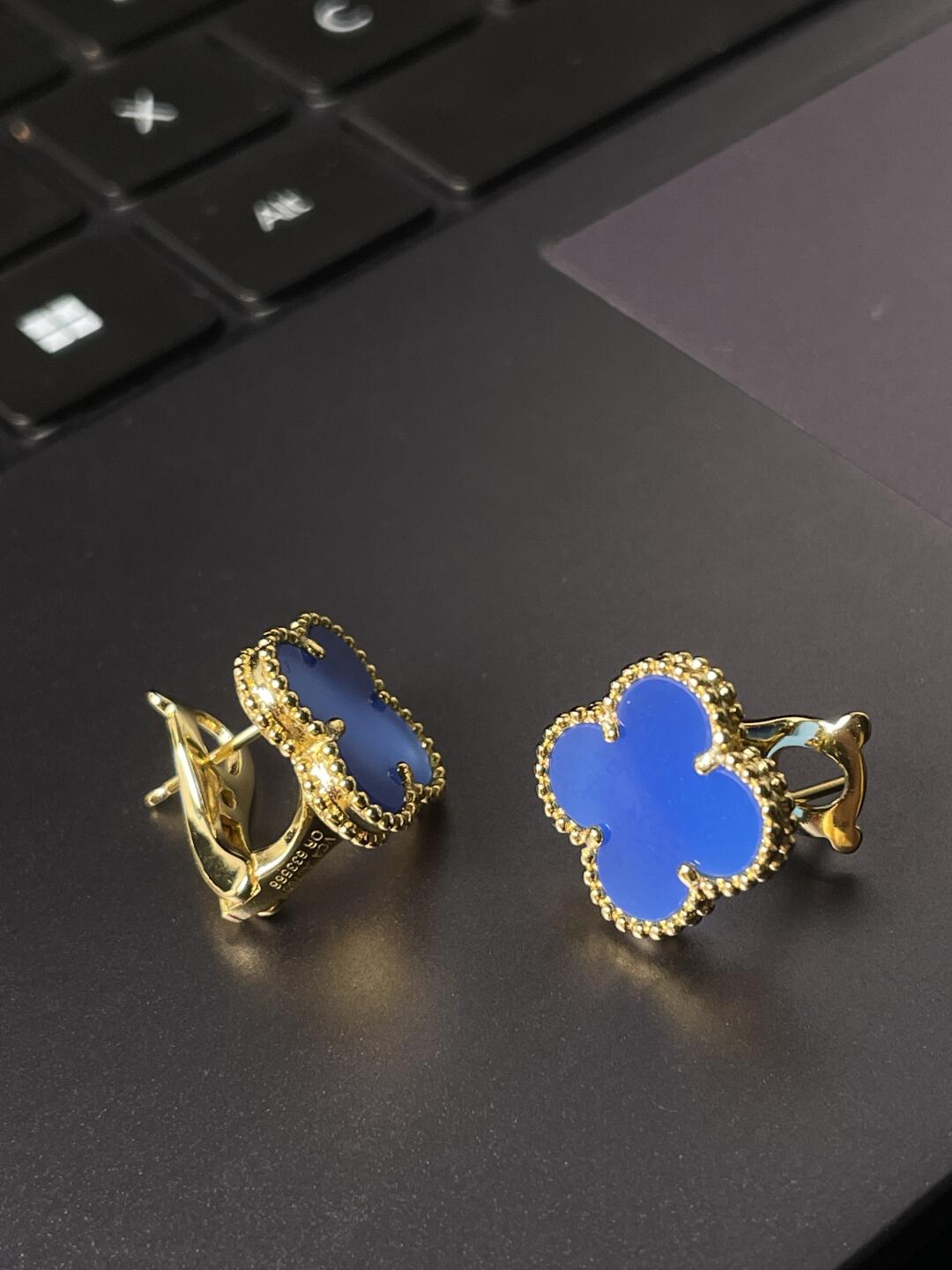 [Glow Muse] CLOVER LARGE (20mm) 1 MOTIFS BLUE MOP STUD EARRINGS