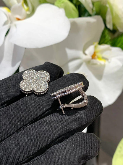 [Glow Muse]CLOVER 20MM MOTIFS DIAMOND STUD EARRINGS SILVER