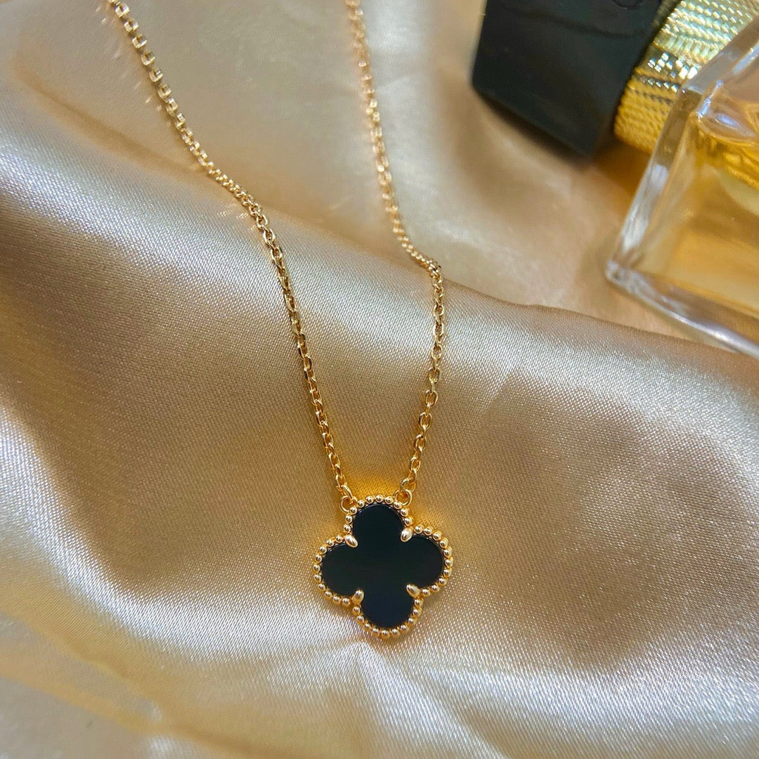 [Glow Muse]CLOVER 15MM BLACK ONYX SINGLE FLOWER NECKLACE
