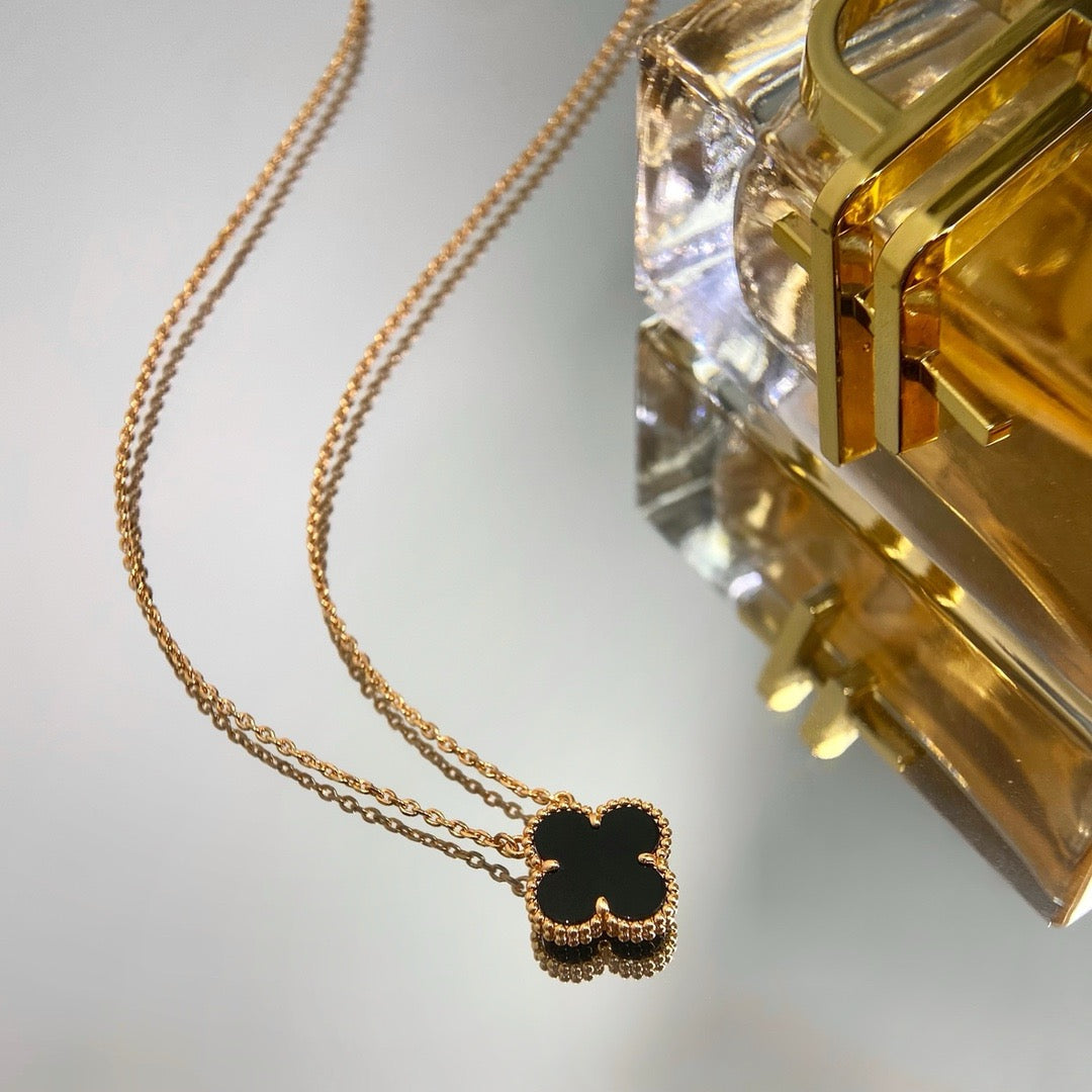 [Glow Muse]CLOVER 15MM BLACK ONYX SINGLE FLOWER NECKLACE