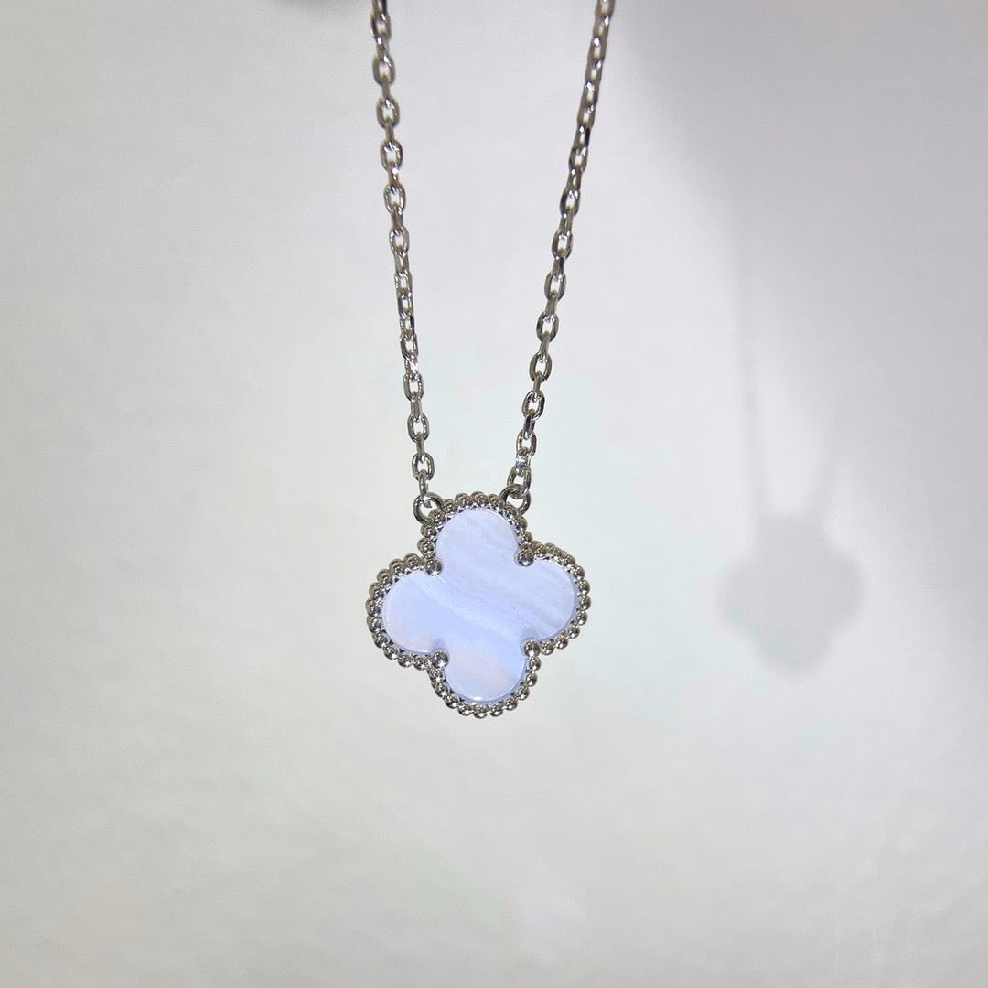 [Glow Muse]CLOVER 15MM BLUE CHALCEDONY NECKLACE SILVER