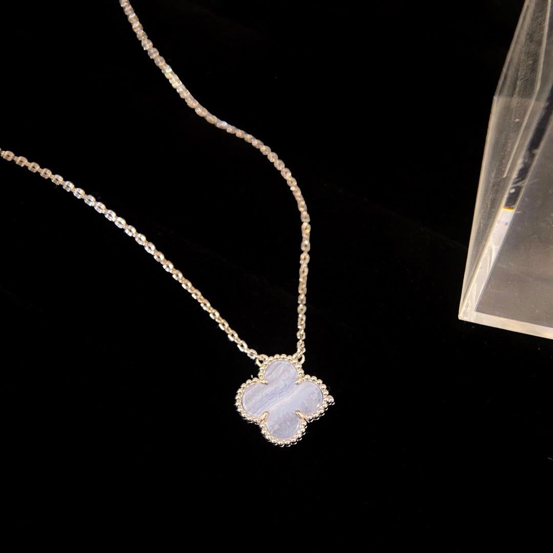 [Glow Muse]CLOVER 15MM BLUE CHALCEDONY NECKLACE SILVER