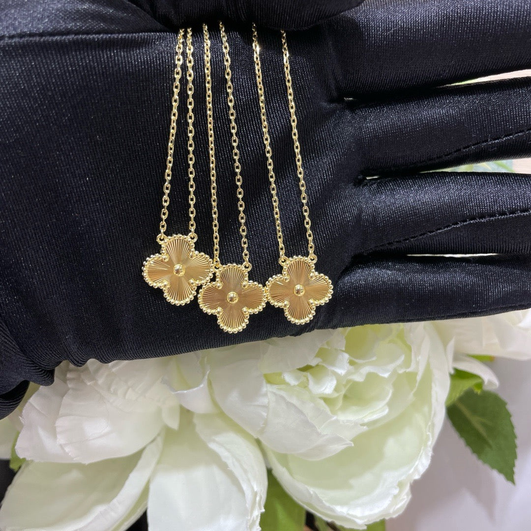[Glow Muse]CLOVER 15MM LASER NECKLACE