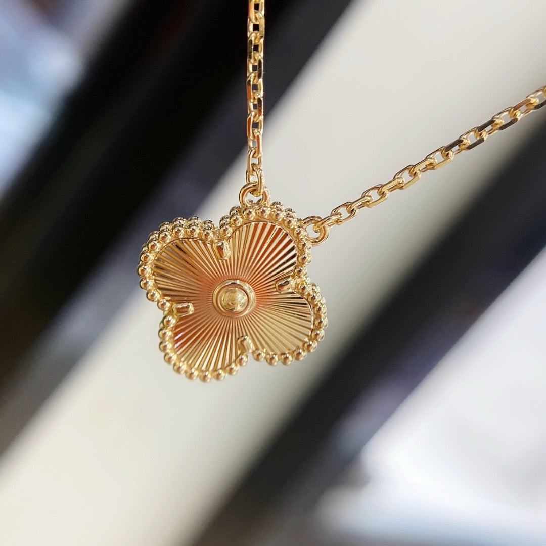 [Glow Muse]CLOVER 15MM LASER NECKLACE