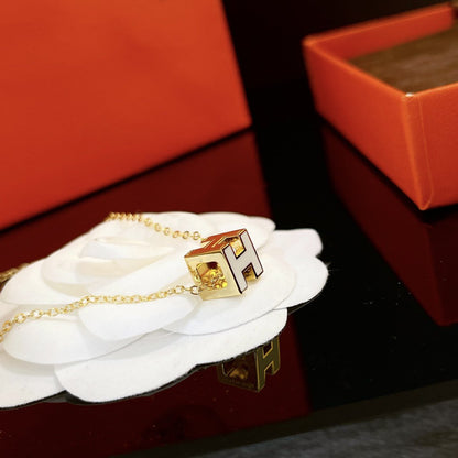 [Glow Muse]H WHITE SQUARE GOLD NECKLACE